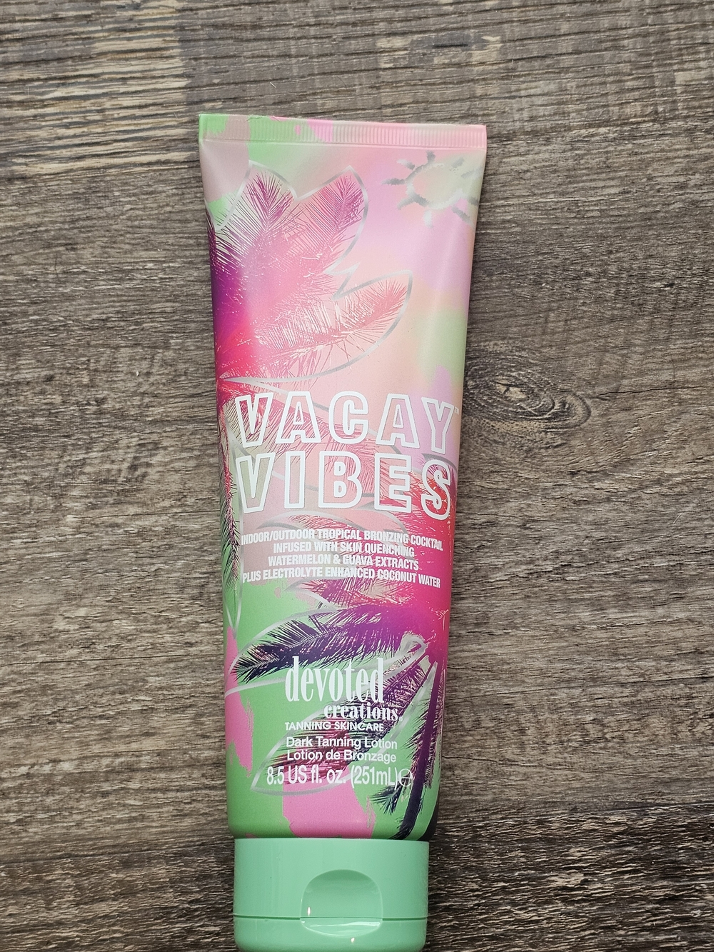 Vacay Vibes Dark Tanning Lotion - Pink/Green